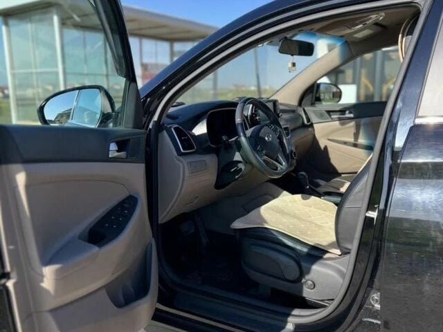 Черный Хендай Туксон, объемом двигателя 2 л и пробегом 108 тыс. км за 10000 $, фото 8 на Automoto.ua