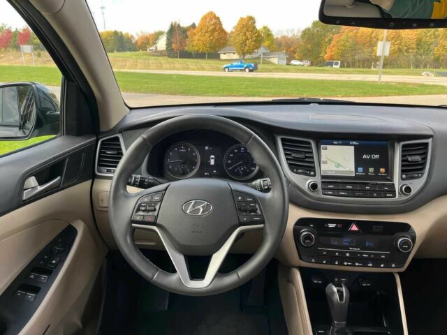 Черный Хендай Туксон, объемом двигателя 1.6 л и пробегом 34 тыс. км за 19000 $, фото 11 на Automoto.ua