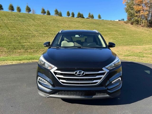 Чорний Хендай Туксон, об'ємом двигуна 2 л та пробігом 48 тис. км за 10800 $, фото 1 на Automoto.ua