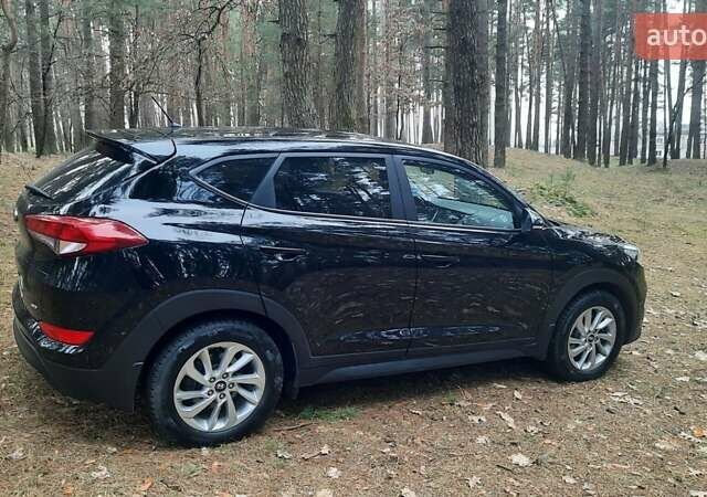 Черный Хендай Туксон, объемом двигателя 2 л и пробегом 100 тыс. км за 17200 $, фото 3 на Automoto.ua