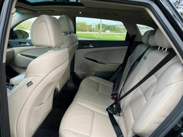 Черный Хендай Туксон, объемом двигателя 1.6 л и пробегом 34 тыс. км за 19000 $, фото 13 на Automoto.ua