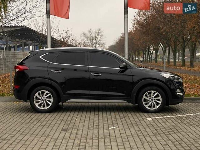 Черный Хендай Туксон, объемом двигателя 2 л и пробегом 106 тыс. км за 19500 $, фото 3 на Automoto.ua