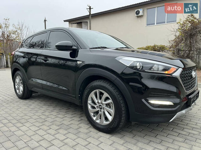 Черный Хендай Туксон, объемом двигателя 1.69 л и пробегом 134 тыс. км за 21800 $, фото 3 на Automoto.ua