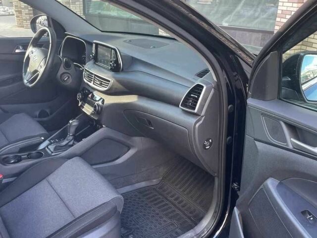 Черный Хендай Туксон, объемом двигателя 2 л и пробегом 119 тыс. км за 9900 $, фото 6 на Automoto.ua