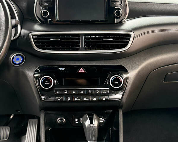 Черный Хендай Туксон, объемом двигателя 2 л и пробегом 70 тыс. км за 23000 $, фото 11 на Automoto.ua