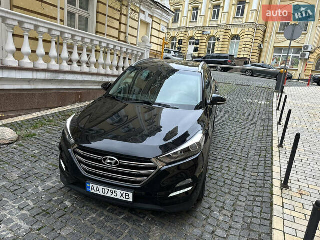Черный Хендай Туксон, объемом двигателя 2 л и пробегом 100 тыс. км за 16900 $, фото 15 на Automoto.ua