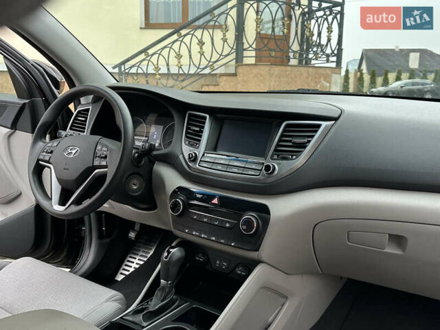 Черный Хендай Туксон, объемом двигателя 2 л и пробегом 156 тыс. км за 12800 $, фото 77 на Automoto.ua