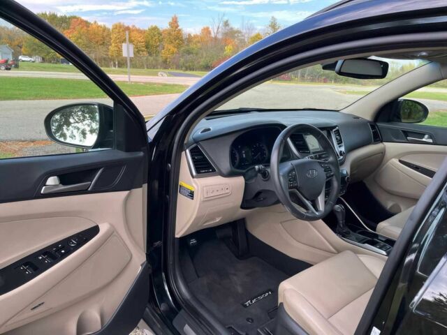 Черный Хендай Туксон, объемом двигателя 1.6 л и пробегом 34 тыс. км за 19000 $, фото 8 на Automoto.ua