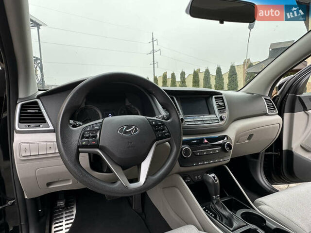 Черный Хендай Туксон, объемом двигателя 2 л и пробегом 156 тыс. км за 12800 $, фото 71 на Automoto.ua
