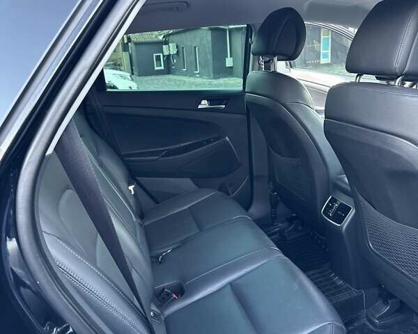 Черный Хендай Туксон, объемом двигателя 2 л и пробегом 78 тыс. км за 25700 $, фото 12 на Automoto.ua