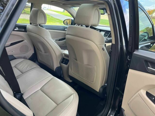 Черный Хендай Туксон, объемом двигателя 1.6 л и пробегом 34 тыс. км за 19000 $, фото 12 на Automoto.ua