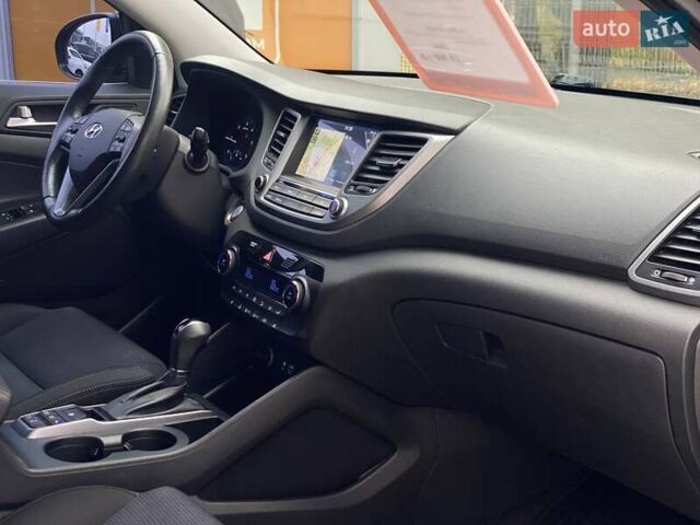 Черный Хендай Туксон, объемом двигателя 2 л и пробегом 106 тыс. км за 19500 $, фото 12 на Automoto.ua