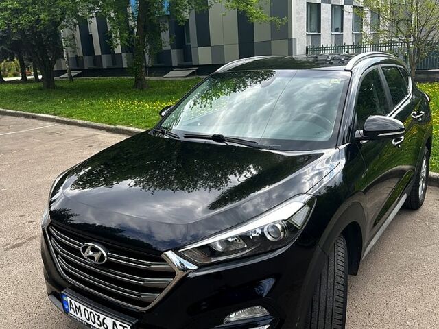 Черный Хендай Туксон, объемом двигателя 1.7 л и пробегом 120 тыс. км за 19500 $, фото 7 на Automoto.ua