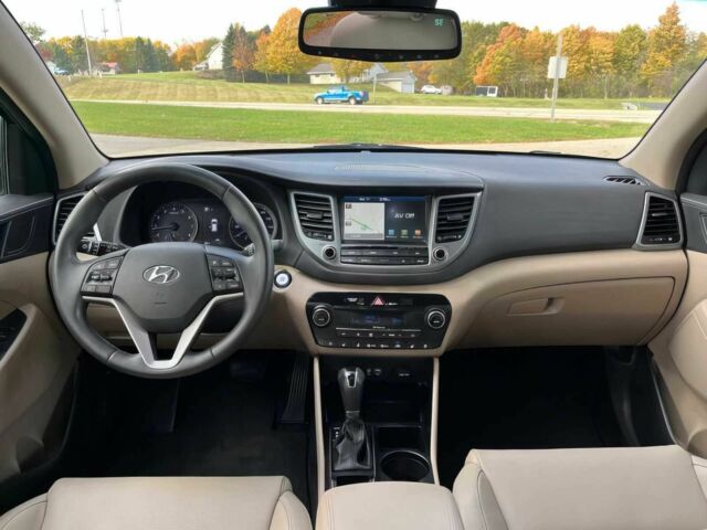 Черный Хендай Туксон, объемом двигателя 1.6 л и пробегом 34 тыс. км за 19000 $, фото 10 на Automoto.ua