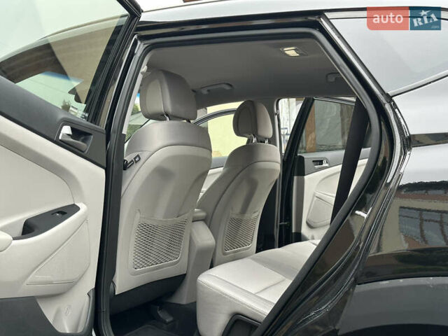 Черный Хендай Туксон, объемом двигателя 2 л и пробегом 156 тыс. км за 12800 $, фото 78 на Automoto.ua