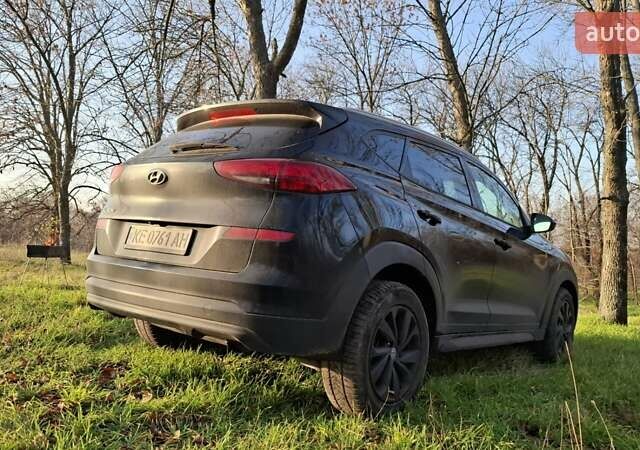 Черный Хендай Туксон, объемом двигателя 2 л и пробегом 101 тыс. км за 19700 $, фото 2 на Automoto.ua