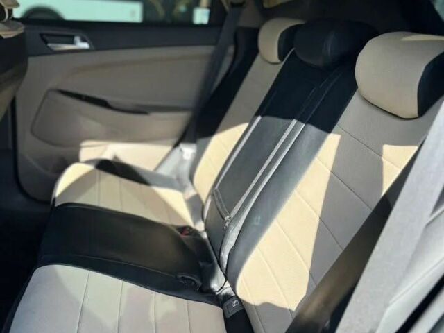 Черный Хендай Туксон, объемом двигателя 2 л и пробегом 108 тыс. км за 10000 $, фото 10 на Automoto.ua