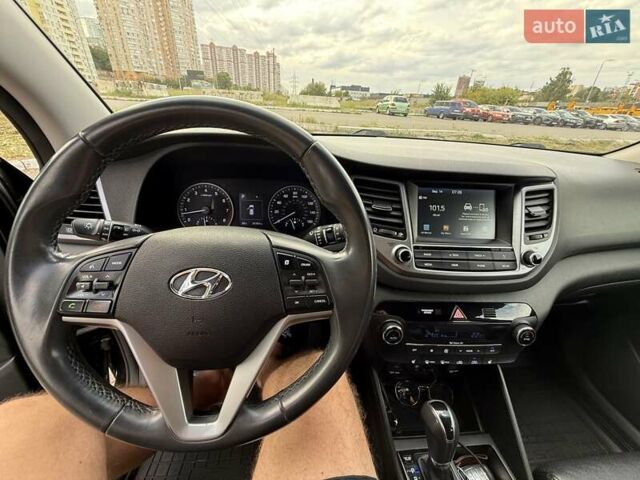 Черный Хендай Туксон, объемом двигателя 2.36 л и пробегом 130 тыс. км за 19500 $, фото 15 на Automoto.ua