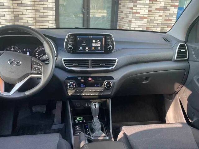 Черный Хендай Туксон, объемом двигателя 2 л и пробегом 119 тыс. км за 9900 $, фото 5 на Automoto.ua