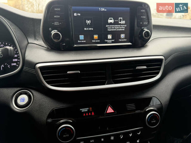 Черный Хендай Туксон, объемом двигателя 2 л и пробегом 70 тыс. км за 23000 $, фото 1 на Automoto.ua