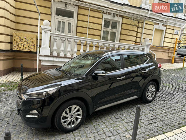 Черный Хендай Туксон, объемом двигателя 2 л и пробегом 100 тыс. км за 16900 $, фото 2 на Automoto.ua