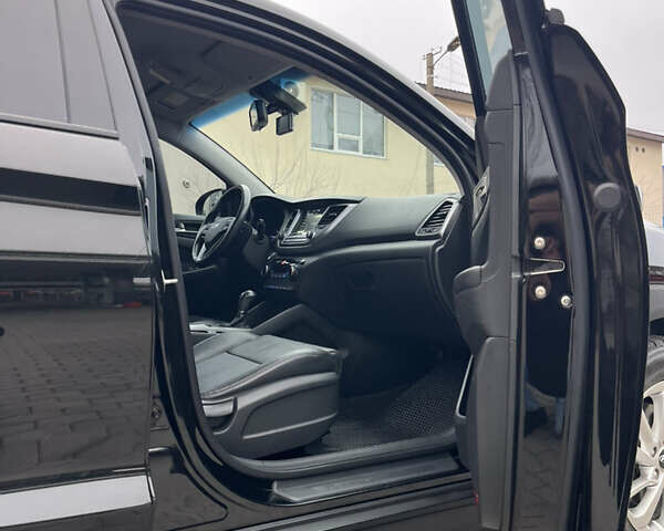 Черный Хендай Туксон, объемом двигателя 1.69 л и пробегом 134 тыс. км за 21800 $, фото 25 на Automoto.ua