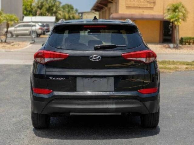 Черный Хендай Туксон, объемом двигателя 2 л и пробегом 89 тыс. км за 11200 $, фото 3 на Automoto.ua