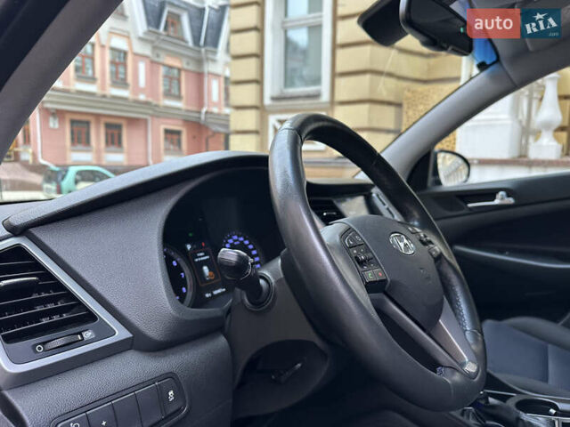 Черный Хендай Туксон, объемом двигателя 2 л и пробегом 100 тыс. км за 16900 $, фото 22 на Automoto.ua