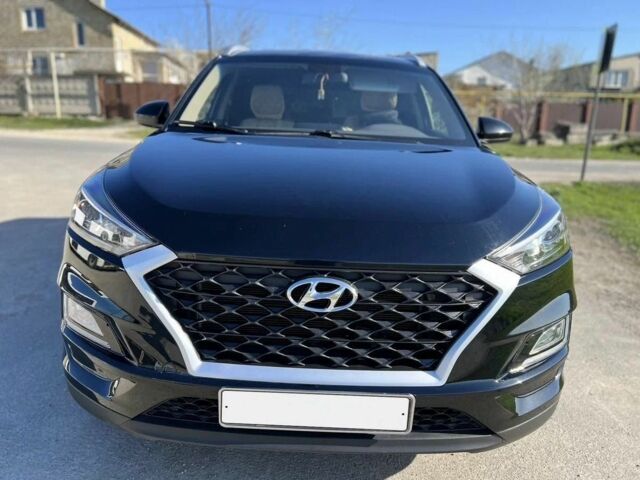 Черный Хендай Туксон, объемом двигателя 2 л и пробегом 108 тыс. км за 10000 $, фото 2 на Automoto.ua