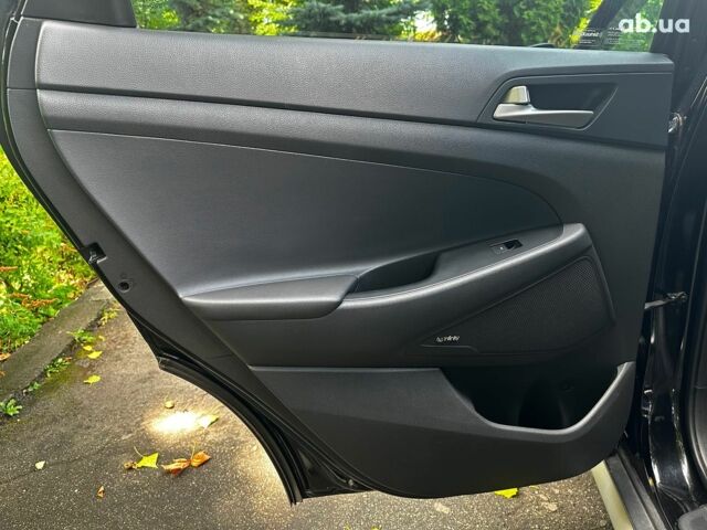 Черный Хендай Туксон, объемом двигателя 2 л и пробегом 109 тыс. км за 18490 $, фото 17 на Automoto.ua