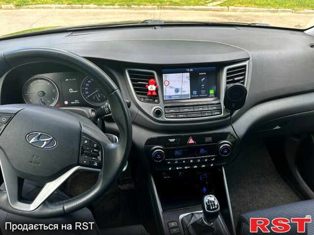 Черный Хендай Туксон, объемом двигателя 1.7 л и пробегом 120 тыс. км за 19500 $, фото 1 на Automoto.ua