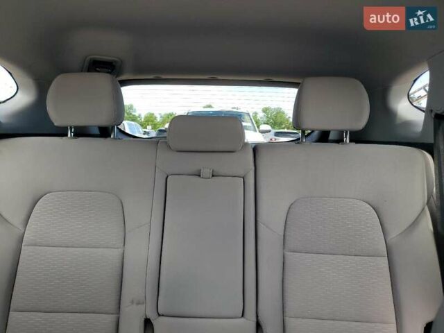 Черный Хендай Туксон, объемом двигателя 2 л и пробегом 108 тыс. км за 2800 $, фото 9 на Automoto.ua