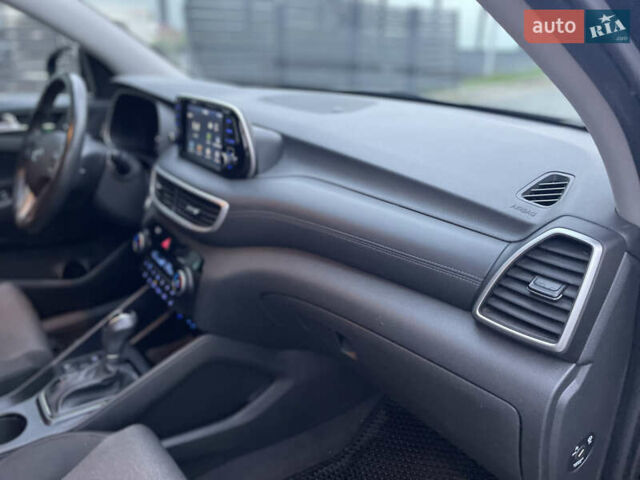 Черный Хендай Туксон, объемом двигателя 2 л и пробегом 103 тыс. км за 20900 $, фото 43 на Automoto.ua