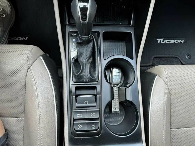 Черный Хендай Туксон, объемом двигателя 2.4 л и пробегом 42 тыс. км за 4100 $, фото 8 на Automoto.ua