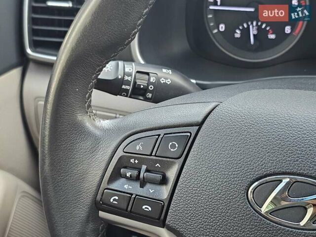 Черный Хендай Туксон, объемом двигателя 2 л и пробегом 108 тыс. км за 25500 $, фото 36 на Automoto.ua