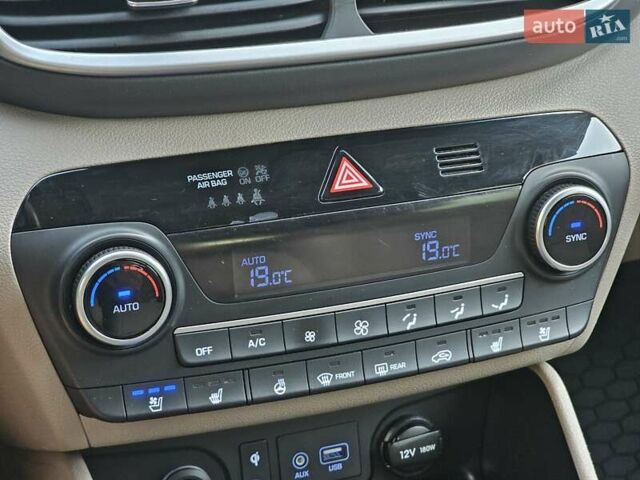 Черный Хендай Туксон, объемом двигателя 2 л и пробегом 108 тыс. км за 25500 $, фото 47 на Automoto.ua