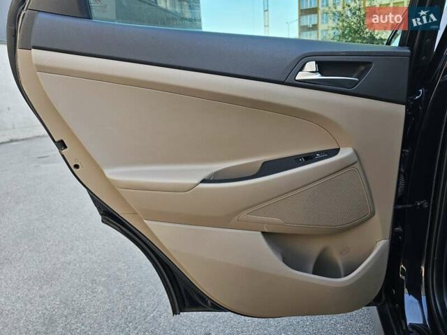 Черный Хендай Туксон, объемом двигателя 2 л и пробегом 108 тыс. км за 25500 $, фото 59 на Automoto.ua