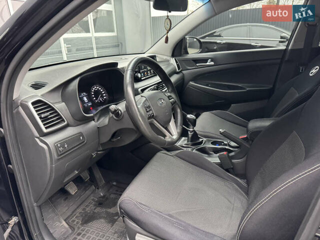 Чорний Хендай Туксон, об'ємом двигуна 2 л та пробігом 84 тис. км за 19000 $, фото 32 на Automoto.ua