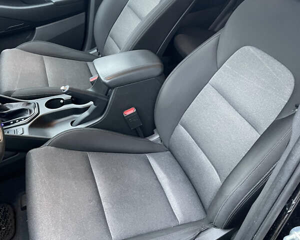 Черный Хендай Туксон, объемом двигателя 2 л и пробегом 103 тыс. км за 20900 $, фото 13 на Automoto.ua