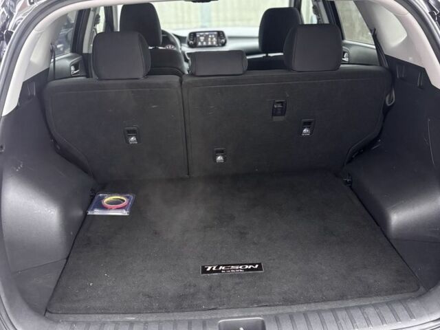 Черный Хендай Туксон, объемом двигателя 2.4 л и пробегом 140 тыс. км за 20000 $, фото 5 на Automoto.ua