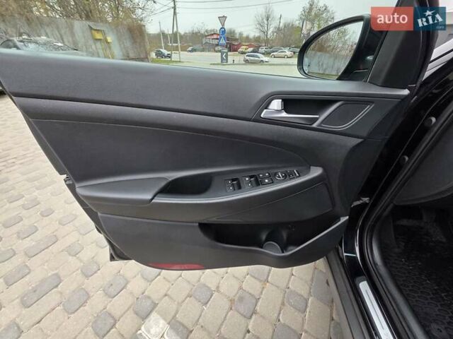 Черный Хендай Туксон, объемом двигателя 2 л и пробегом 151 тыс. км за 18950 $, фото 84 на Automoto.ua