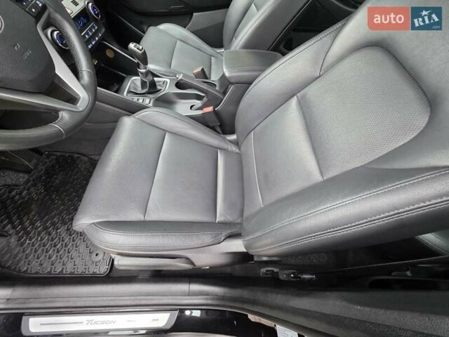 Черный Хендай Туксон, объемом двигателя 2 л и пробегом 151 тыс. км за 18950 $, фото 81 на Automoto.ua