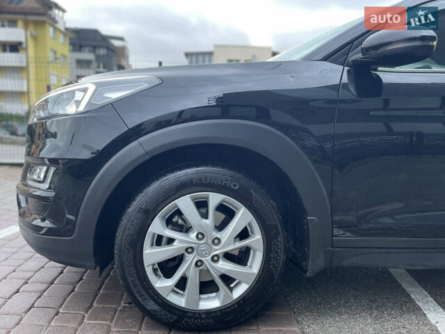 Черный Хендай Туксон, объемом двигателя 2 л и пробегом 103 тыс. км за 20900 $, фото 6 на Automoto.ua