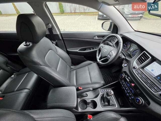 Черный Хендай Туксон, объемом двигателя 2 л и пробегом 151 тыс. км за 18950 $, фото 54 на Automoto.ua