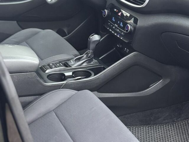 Черный Хендай Туксон, объемом двигателя 2.4 л и пробегом 140 тыс. км за 20000 $, фото 2 на Automoto.ua