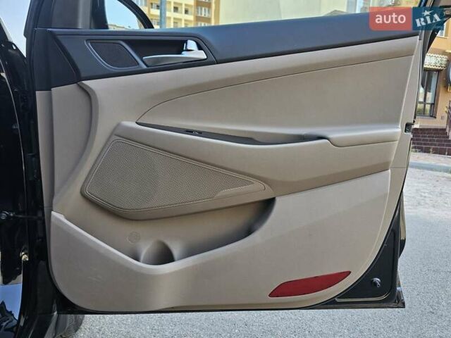 Черный Хендай Туксон, объемом двигателя 2 л и пробегом 108 тыс. км за 25500 $, фото 51 на Automoto.ua