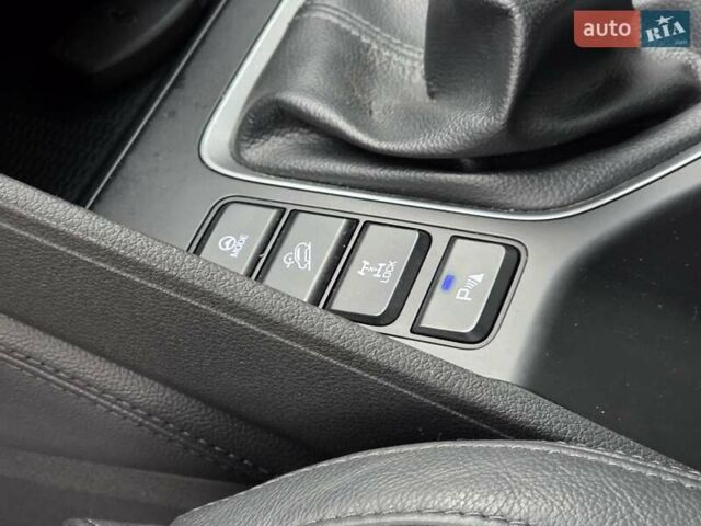 Черный Хендай Туксон, объемом двигателя 2 л и пробегом 151 тыс. км за 18950 $, фото 88 на Automoto.ua