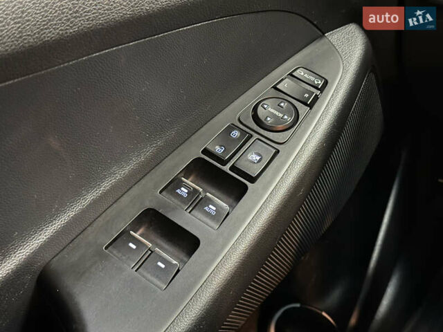 Черный Хендай Туксон, объемом двигателя 2 л и пробегом 153 тыс. км за 20500 $, фото 32 на Automoto.ua