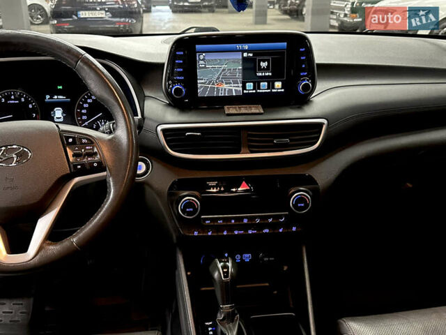 Черный Хендай Туксон, объемом двигателя 2 л и пробегом 153 тыс. км за 20500 $, фото 21 на Automoto.ua