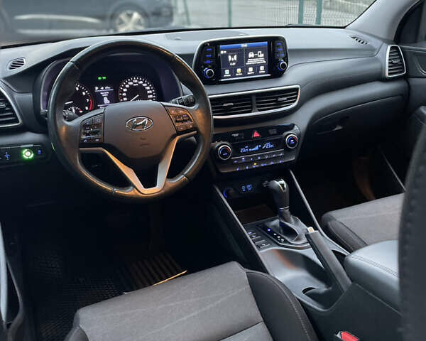 Черный Хендай Туксон, объемом двигателя 2 л и пробегом 103 тыс. км за 20900 $, фото 49 на Automoto.ua